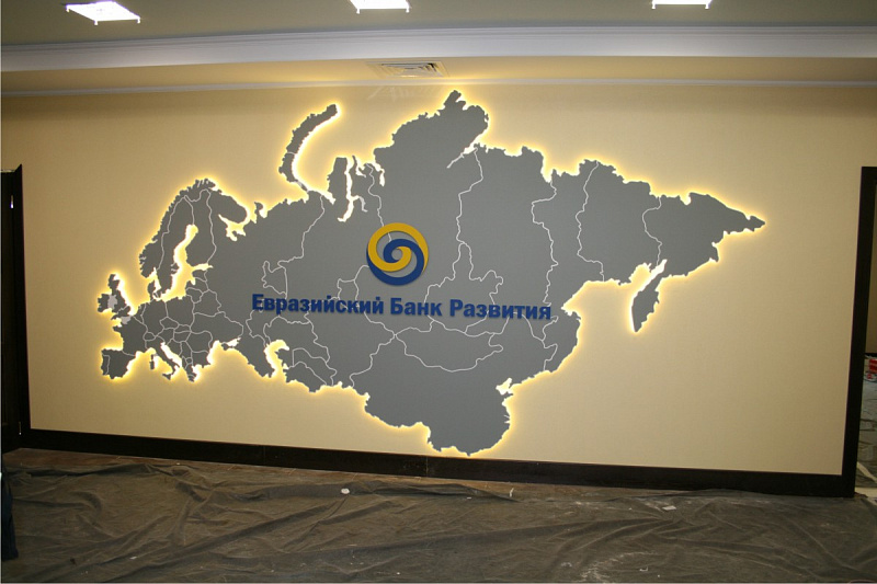 Интерьерная конструкция в офисе Евразийского банка развития